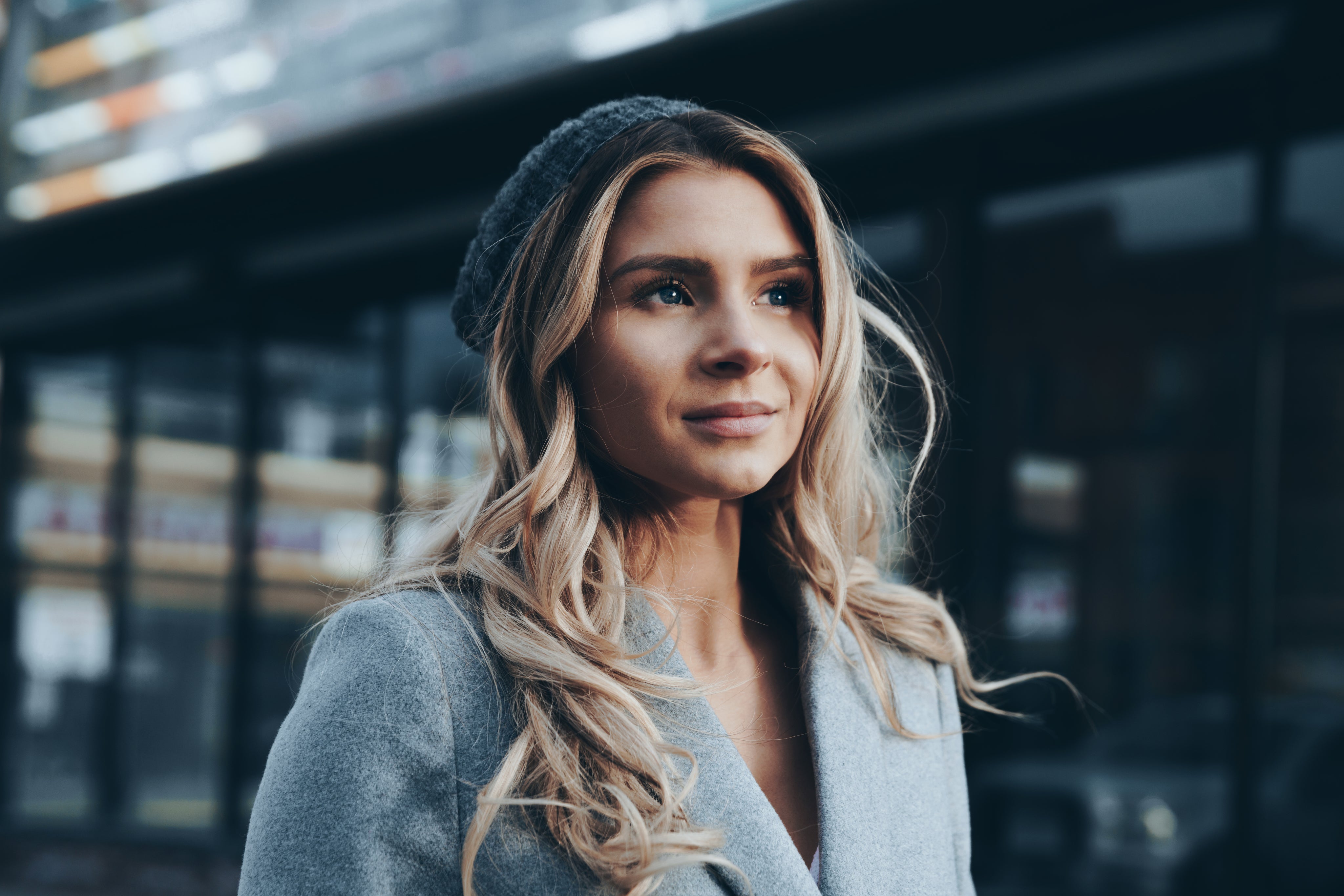 files/business-woman-in-city.jpg